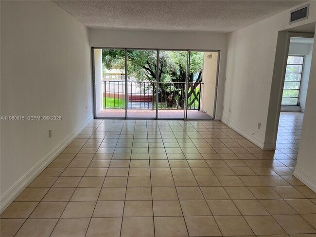 Building Photo - 9190 Fontainebleau Blvd