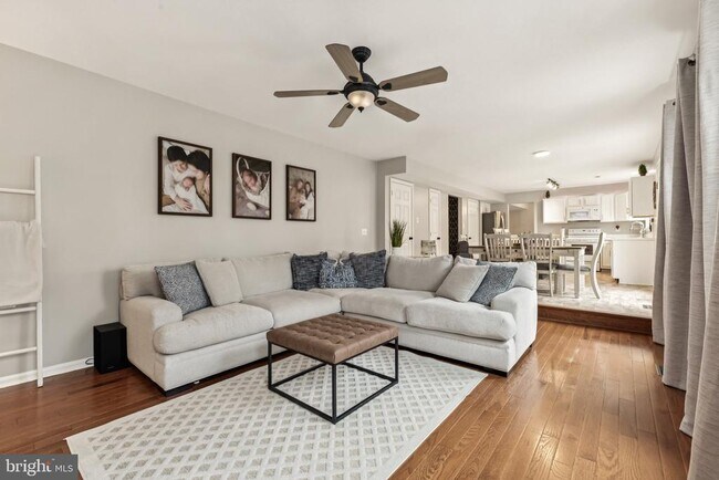 Building Photo - 14 Willow Glen Ct