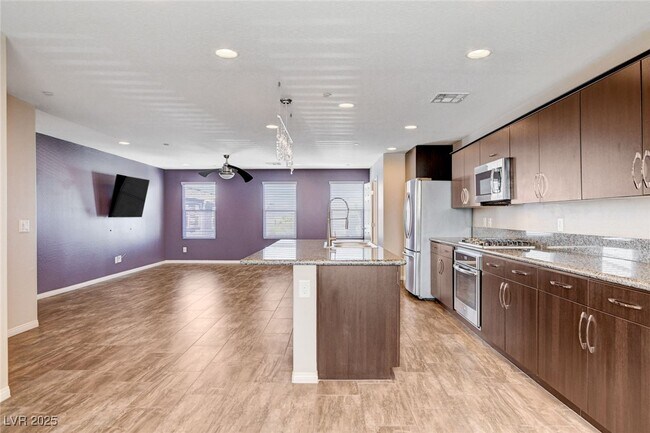 Building Photo - 9050 W Tropicana Ave