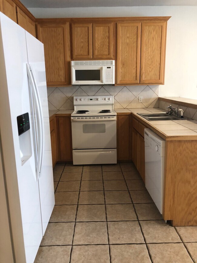 Kitchen - 2021 S 8th St