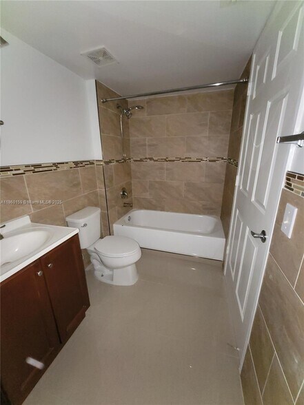 Building Photo - 2620 S University Dr