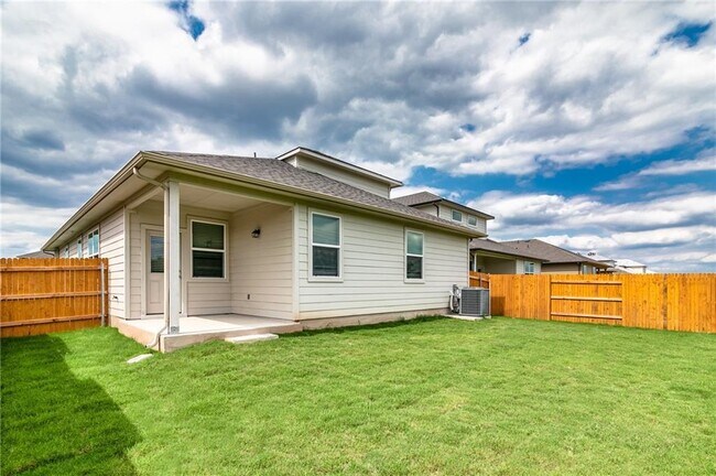 Building Photo - 703 Bluffview Dr.