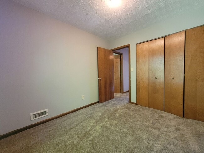 Building Photo - 3 Bedroom, 2.5 Bath Townhouse in Beavercreek!