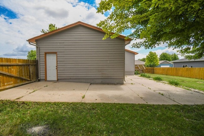 Building Photo - 5101 W Cushman St