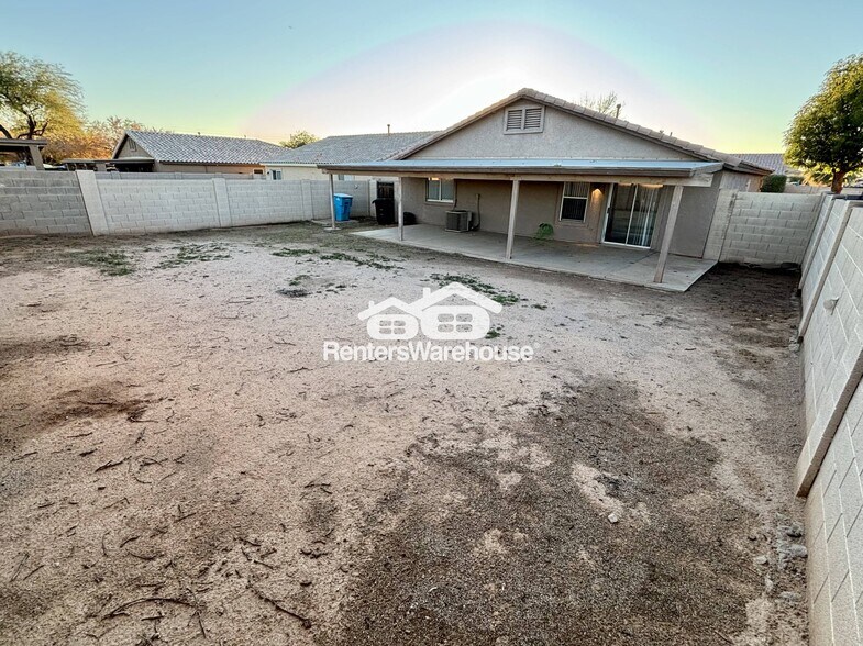 Building Photo - 2607 S 71st Dr