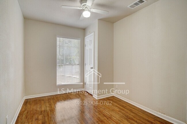 Building Photo - 609 Taft Blvd