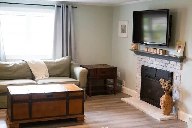 Building Photo - 110 Elgin Rd