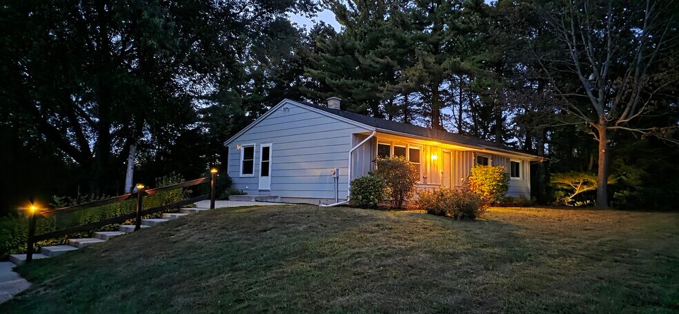 Building Photo - 485 Hillcrest Rd