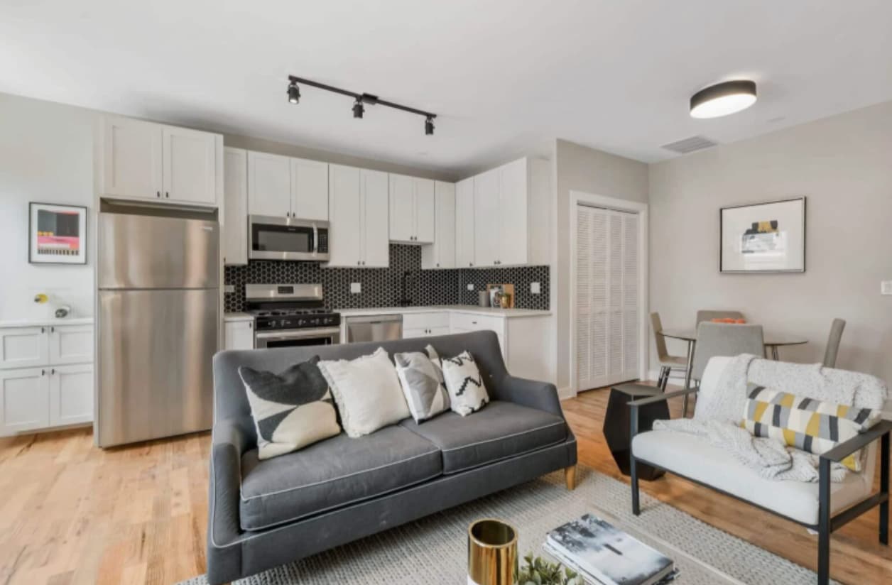 Building Photo - 659 W Wrightwood Ave