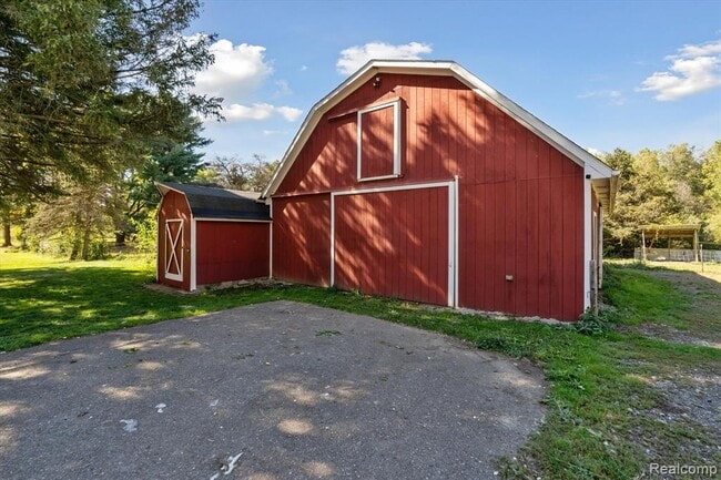 Building Photo - 2860 E Coon Lake Rd