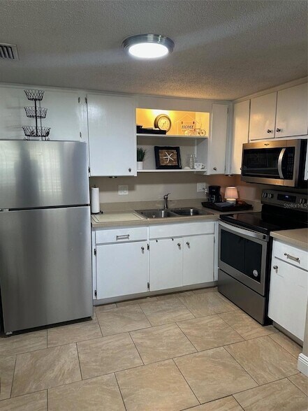 Building Photo - 1980 Tahitian Pl