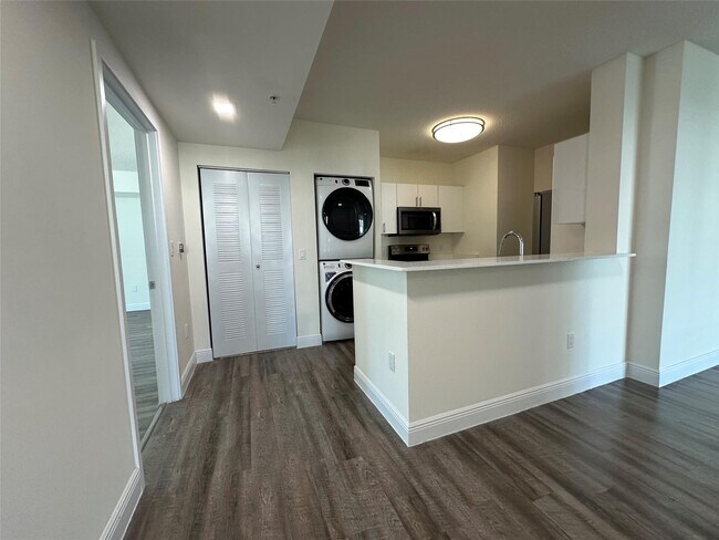 Building Photo - 110 St