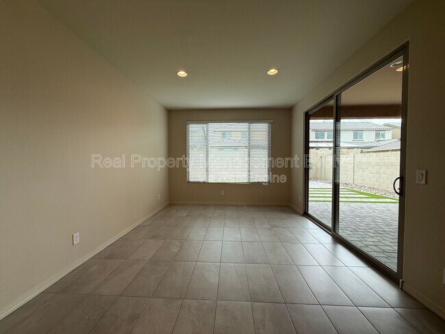 Building Photo - 5811 N 88th Ln