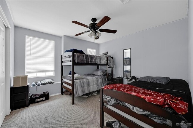 Building Photo - 14 View Point Dr