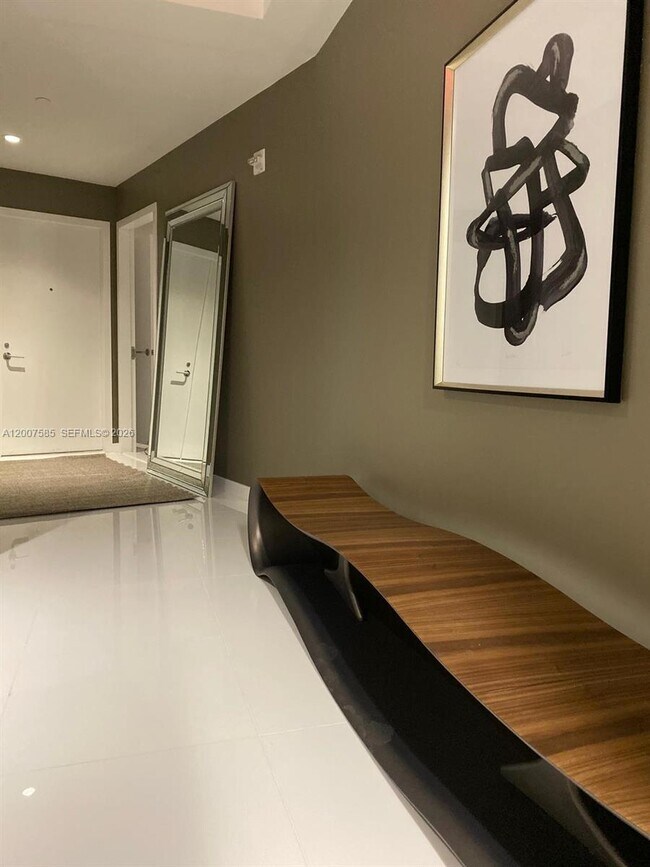 Building Photo - 851 NE 1st Ave