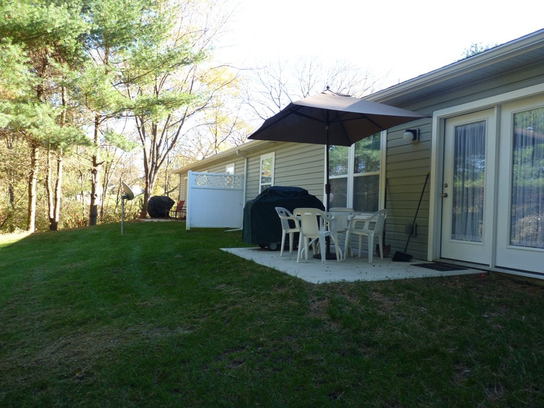 Building Photo - 724 Greenlawn Rd