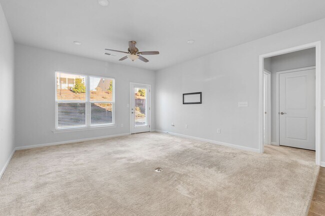 Building Photo - Griffin 3 bed/2 bath Home in Senior Community! 1/2 off Second Month Rent!