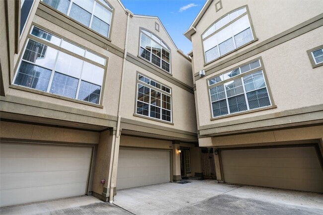 Primary Photo - 408 Fowler St