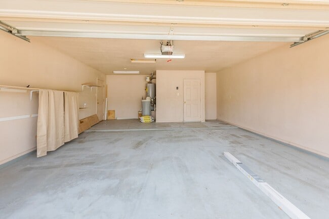 Building Photo - 3 Bedroom 2 Bath Home