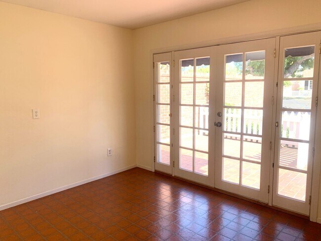 Building Photo - 140 G Ave