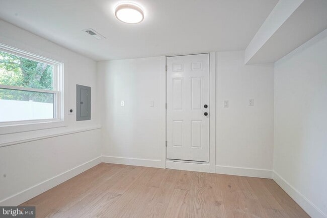 Building Photo - 316 Farmdale Rd