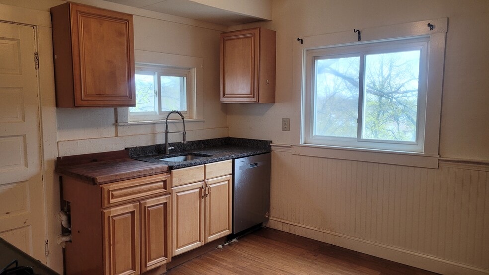 Building Photo - 23 Desmond Rd