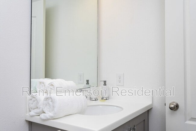 Building Photo - 640 Benoi Dr