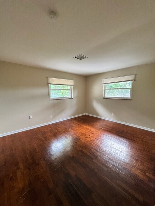 Building Photo - 4321 Bruhin Rd