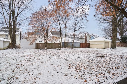 Building Photo - Large remodeled 4 bed 1  bath in West Akron !