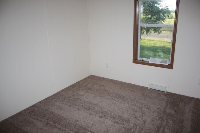 Building Photo - 4 Bedroom, 2 Full Bath home in Greenville/...