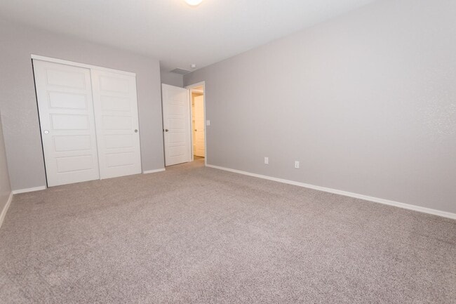Building Photo - Beautiful 2-Story Home, 5 Bedroom, 3 Full ...
