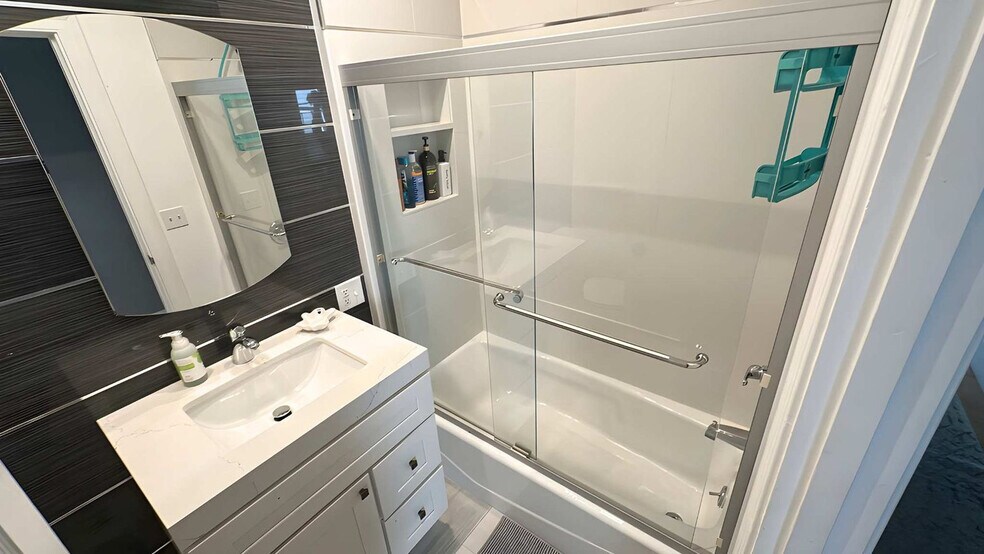 Building Photo - 254 29th St