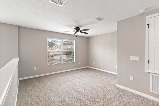 Building Photo - Beautiful Two Story 3/2.5 Town Home w/ Loft & Screened Porch in St. Cloud