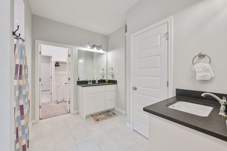 Building Photo - 3824 Springfield Dr