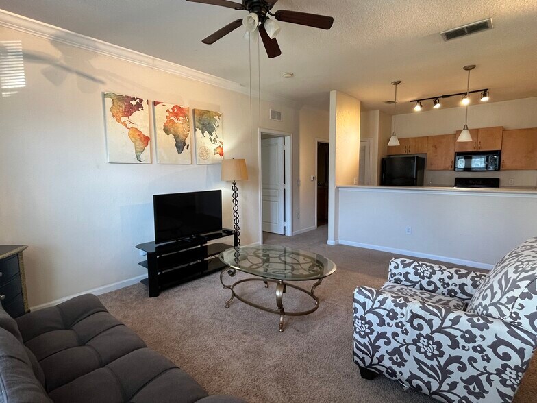 Living room - 8290 Gate Pky W