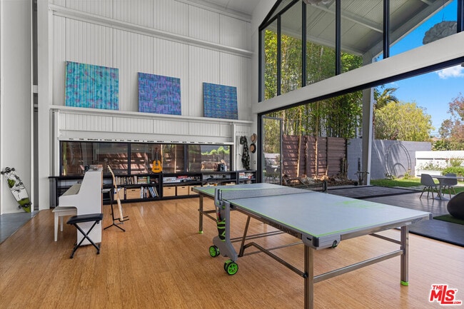 Building Photo - 548 Rose Ave