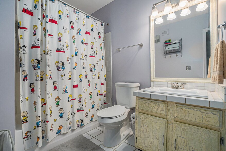 Building Photo - 3813 Paces Ferry W