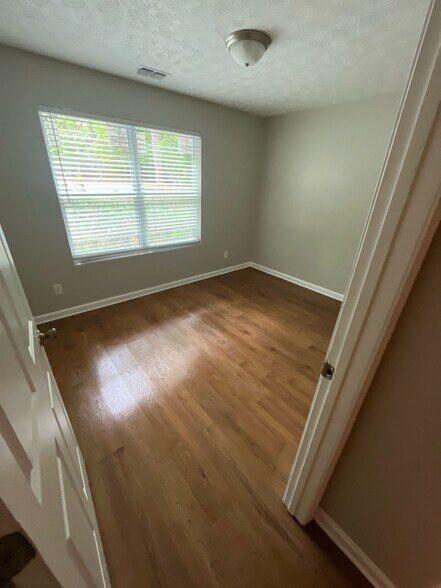 Building Photo - 8101 Par Four Way