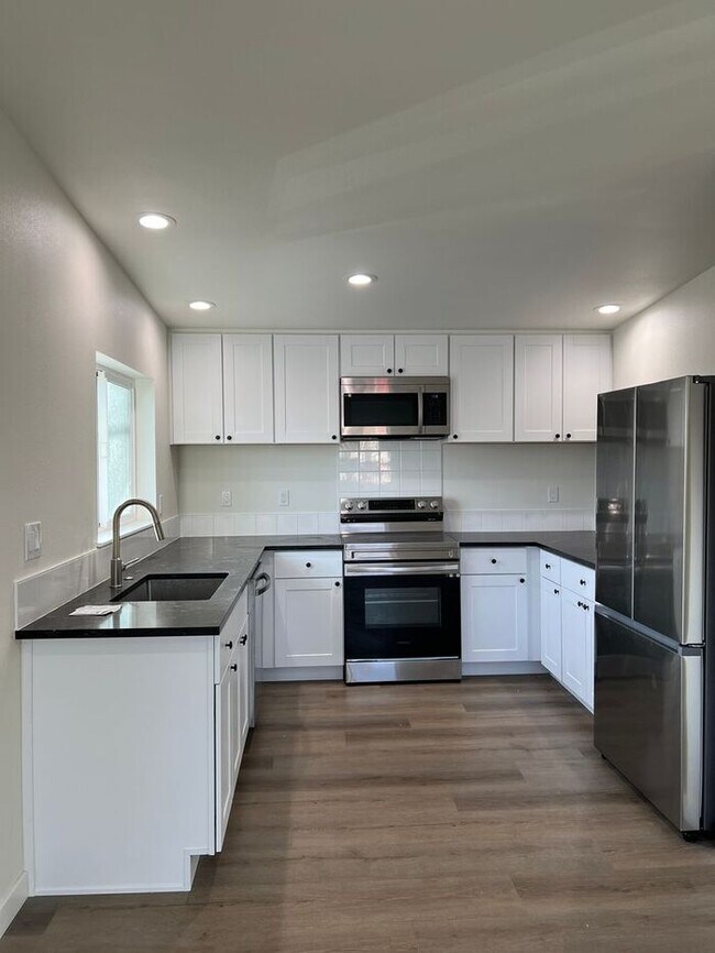 Building Photo - Professional Photos Coming Soon!