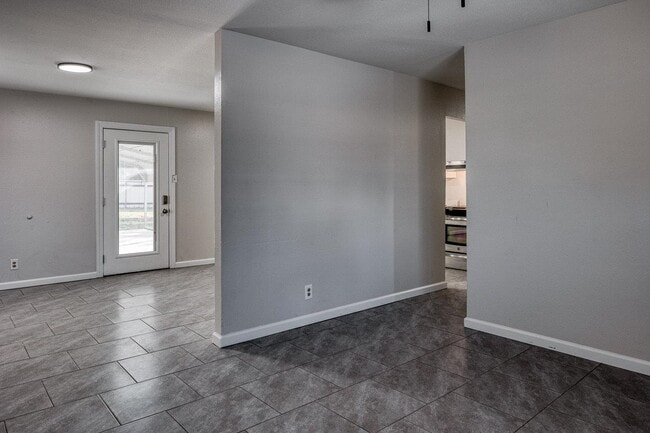 Building Photo - 1605 Ave P