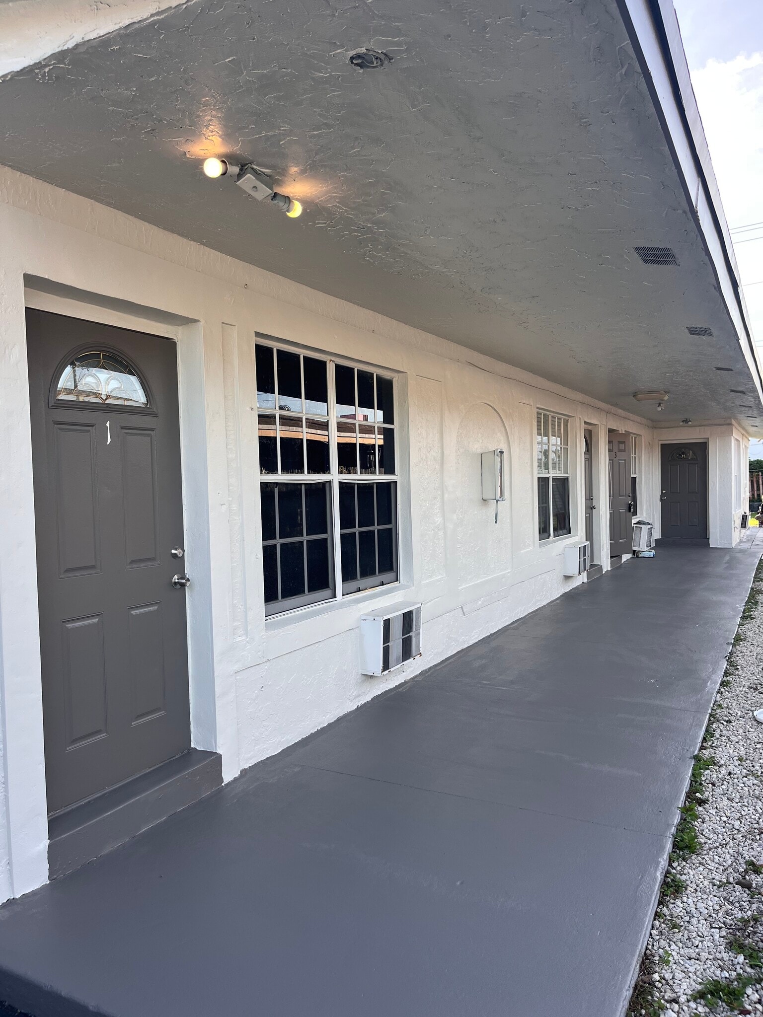 Building Photo - 725 NW 4th Ave