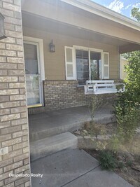 Building Photo - 3206 Santa Fe Ave
