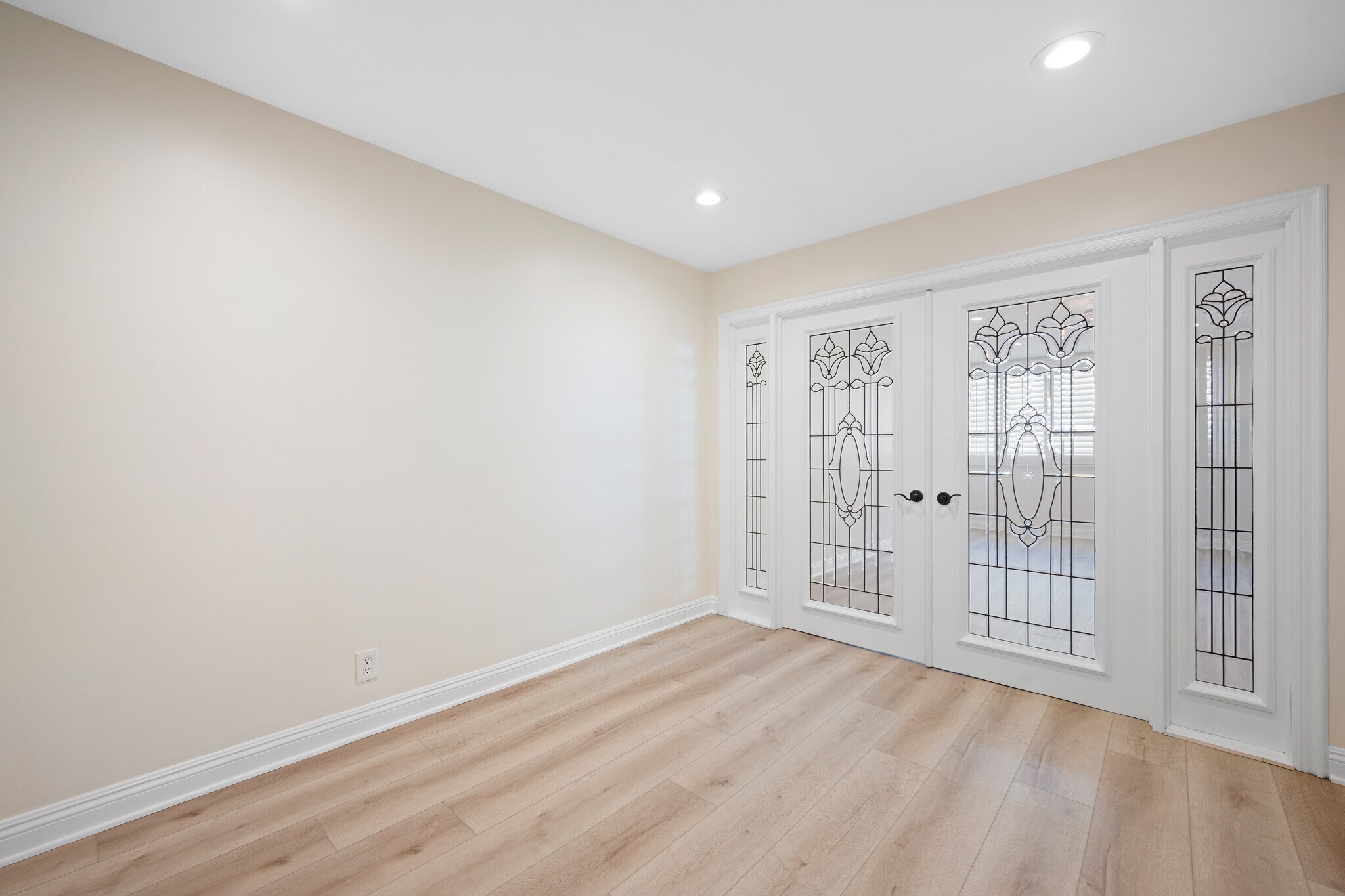 Building Photo - 14141 Dickens St