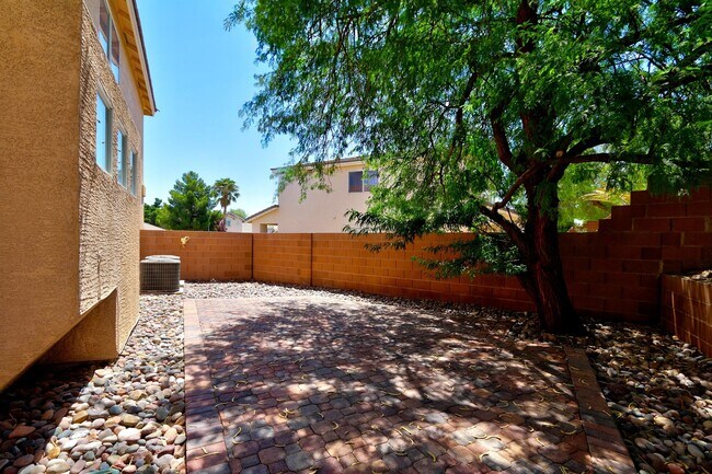 Building Photo - 7545 Tumbling St