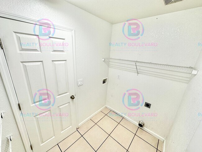 Building Photo - 9685 Canyon Meadows Dr