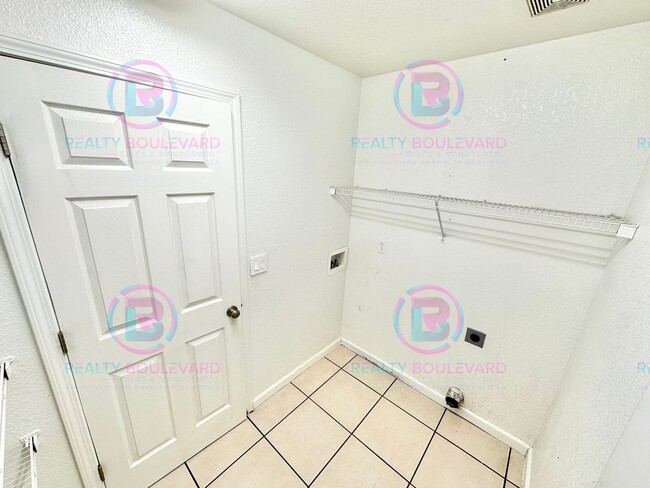 Building Photo - Gorgeous 4BR Home with Granite Counters, Open-Concept Living & 2 car garage