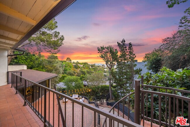 Building Photo - 9305 Beverlycrest Dr