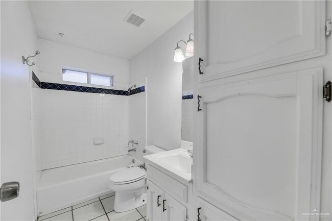 Building Photo - 416 E Nassau Ave