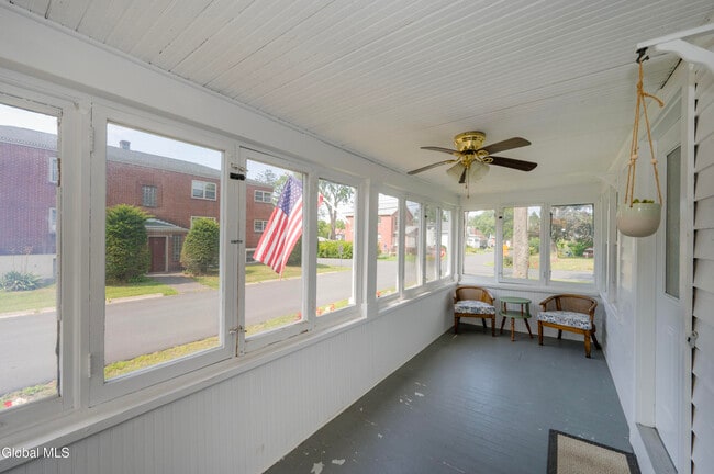 Building Photo - 33 Clinton St