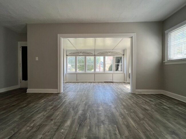 Building Photo - 2186 Wascana Ave
